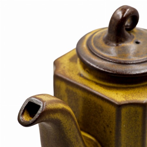 Czajnik Fortel 400 ml żółtobrązowy zbliżenie.jpg